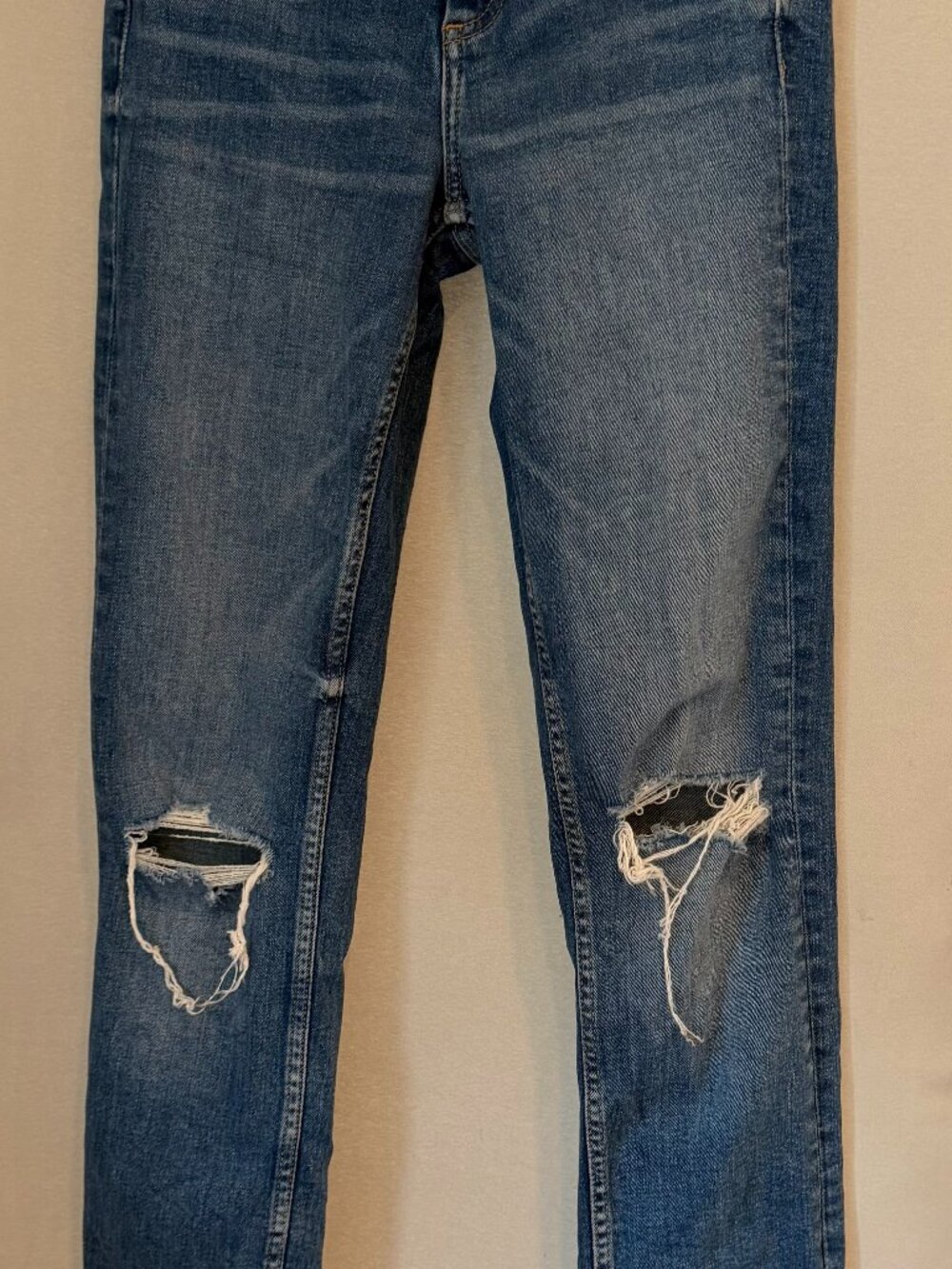 Zara High Rise Straight Leg Jeans Ripped Knee Split Hem Med Wash 4/26